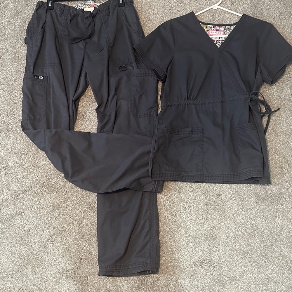 Koi Charcoal Women's Scrub Set - Picture 2 of 5
